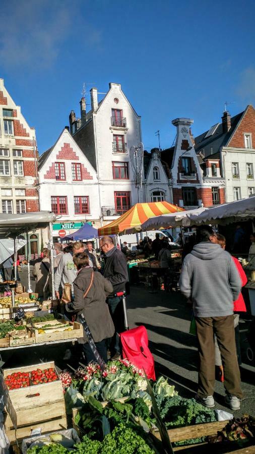 T2 Sur Les Places Arras Exterior foto
